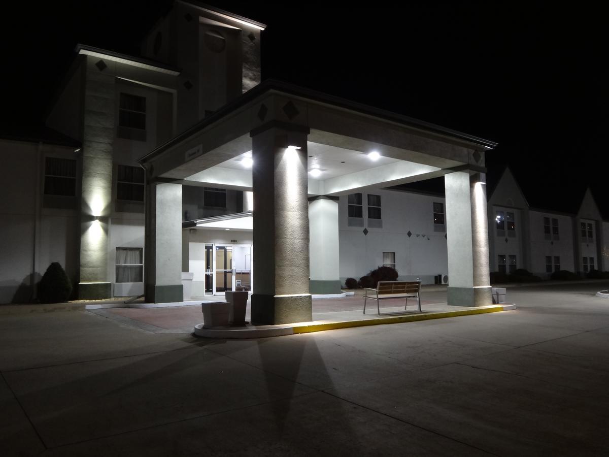 Windsor Inn&Suites Dodge City Exterior foto