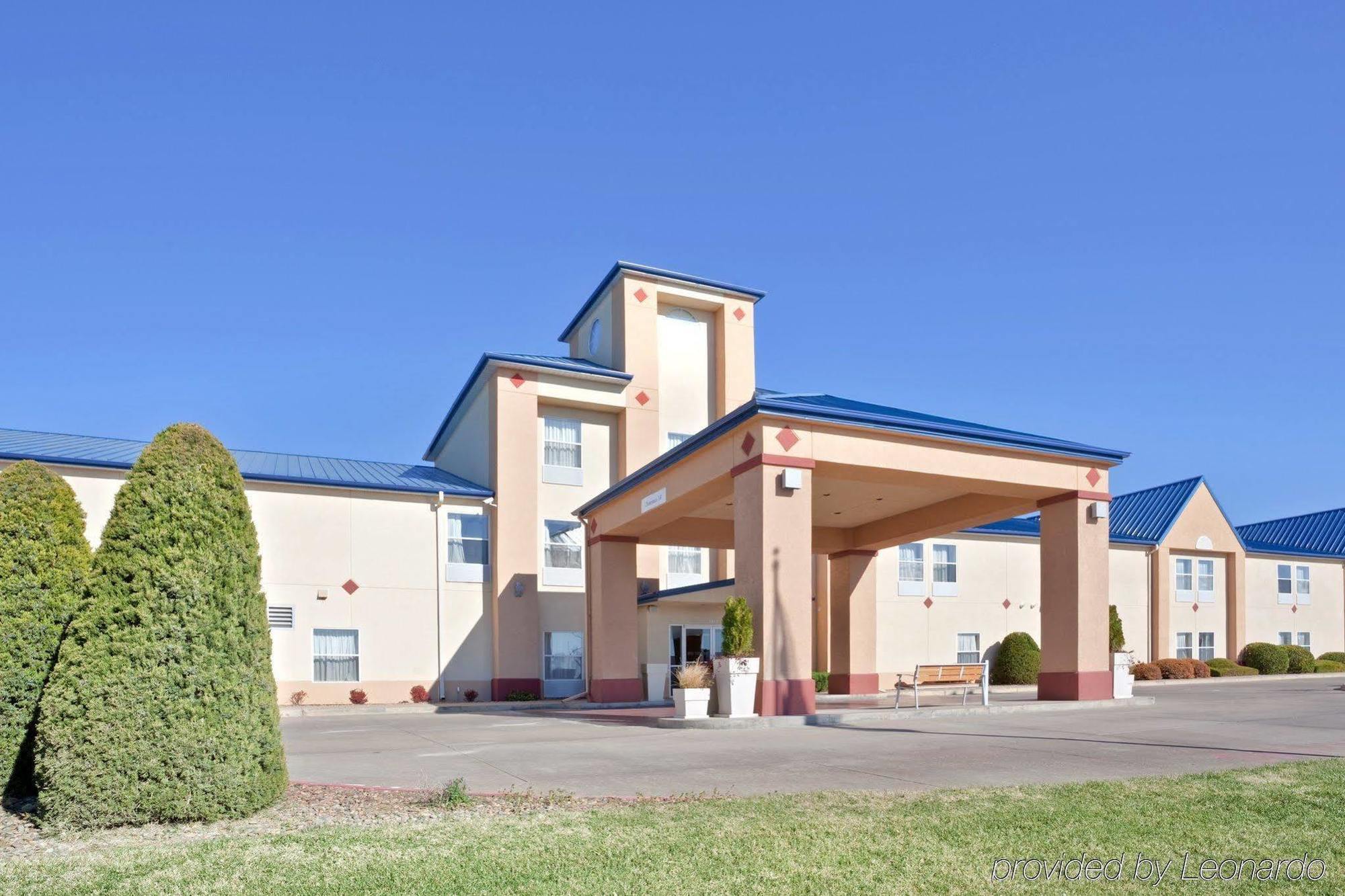 Windsor Inn&Suites Dodge City Exterior foto